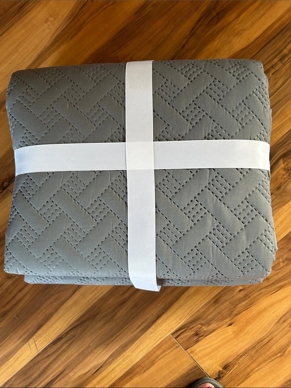 NEW VCNY Home King Gray Solid Basket Weave Quilt